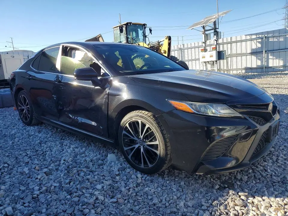 2018 TOYOTA CAMRY SE  