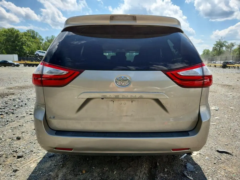 2017 TOYOTA SIENNA LE  