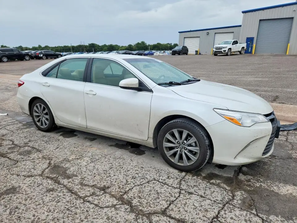 2017 TOYOTA CAMRY XLE  