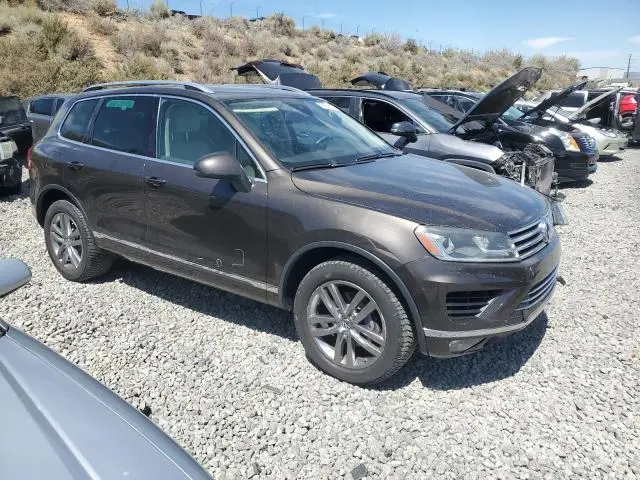 2016 VOLKSWAGEN TOUAREG SPORT  