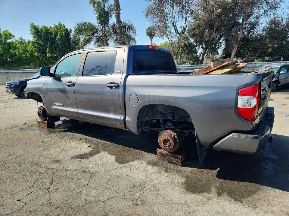 2017 TOYOTA TUNDRA CREWMAX SR5  