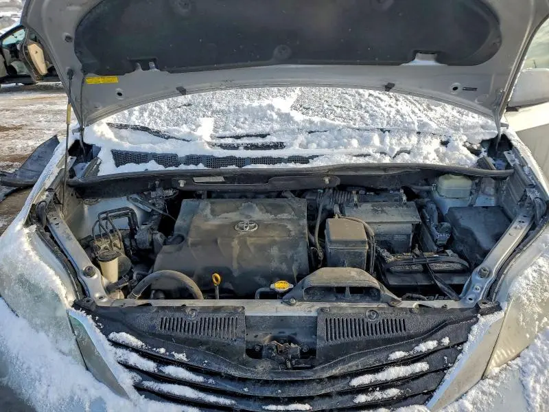 2011 TOYOTA SIENNA LE  