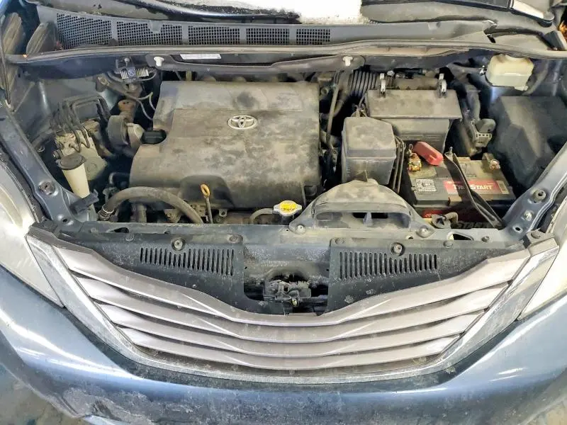 2016 TOYOTA SIENNA XLE  