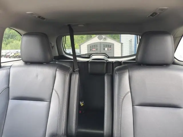 2017 TOYOTA HIGHLANDER SE  