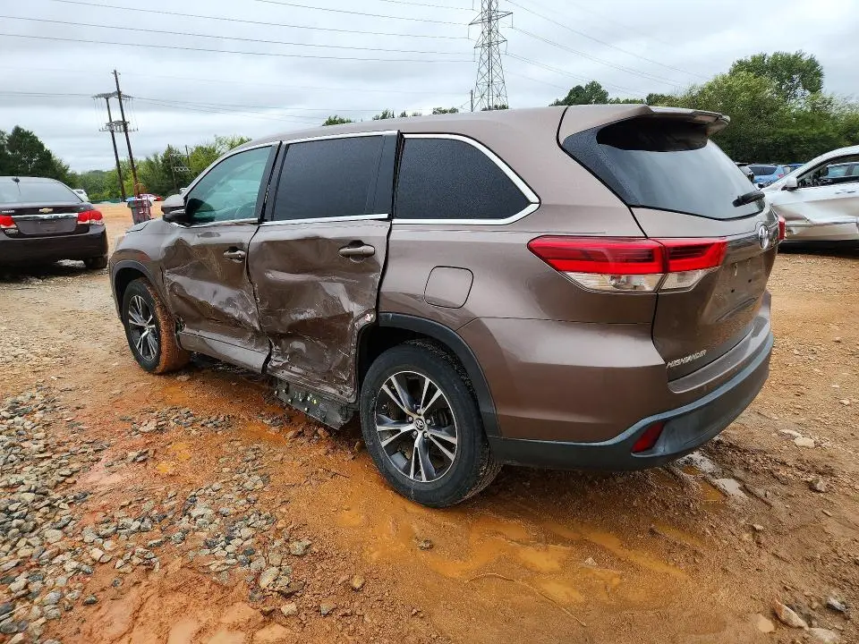 2018 TOYOTA HIGHLANDER LE  