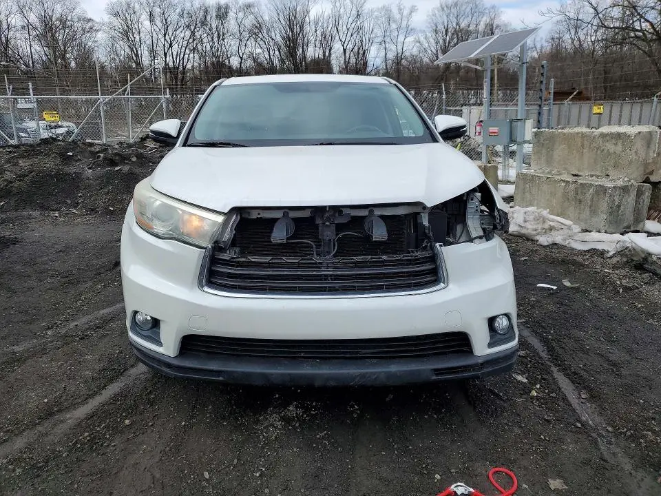2015 TOYOTA HIGHLANDER LE  