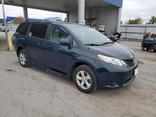 2012 TOYOTA SIENNA LE