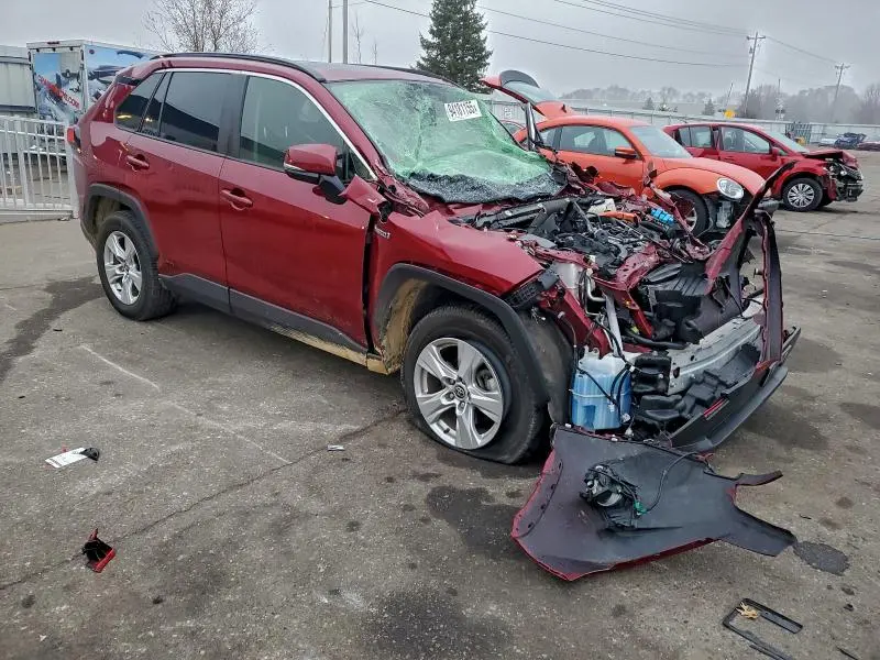 2020 TOYOTA RAV4 XLE  