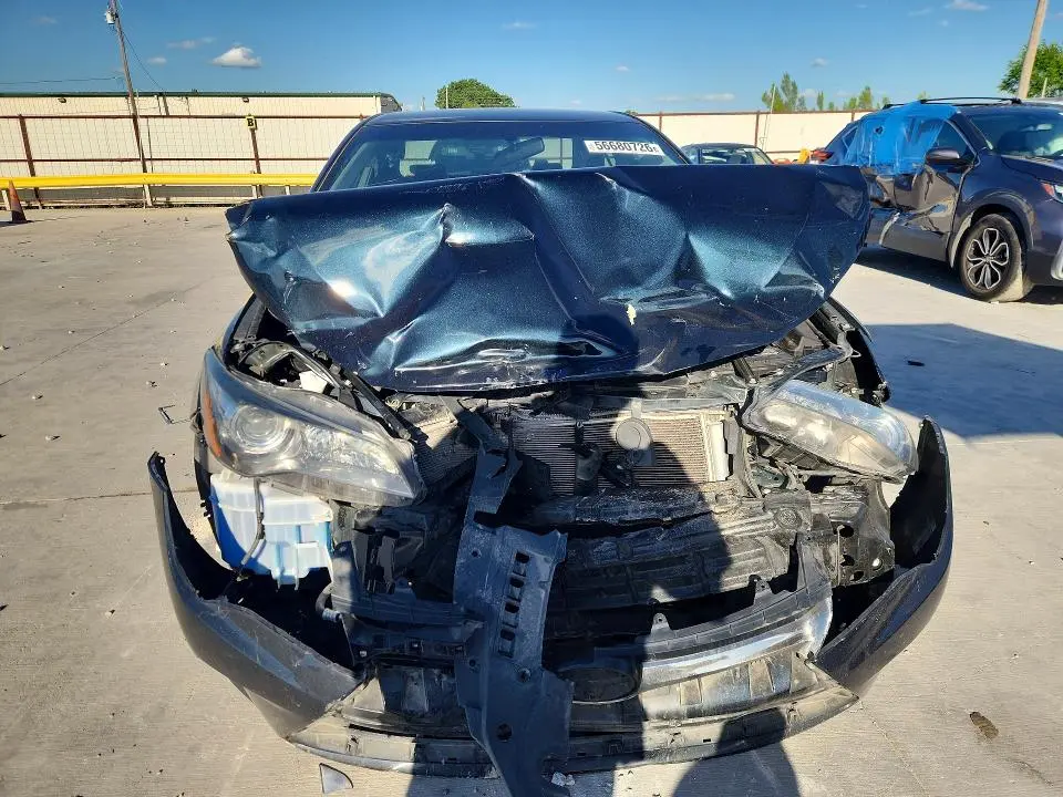 2016 TOYOTA CAMRY SE  