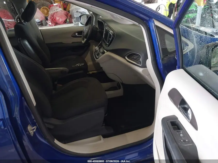 2021 CHRYSLER VOYAGER LX