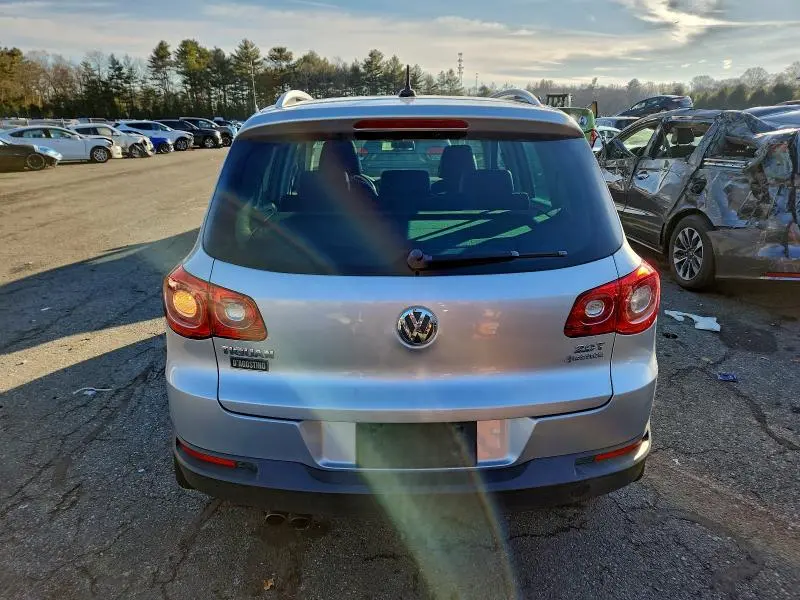 2011 VOLKSWAGEN TIGUAN S  