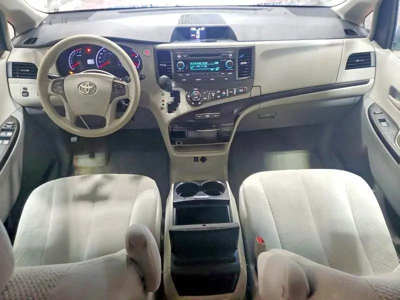 2014 TOYOTA SIENNA LE 8-PASSENGER  