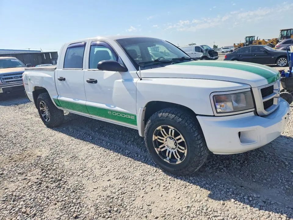 2010 DODGE DAKOTA SXT  