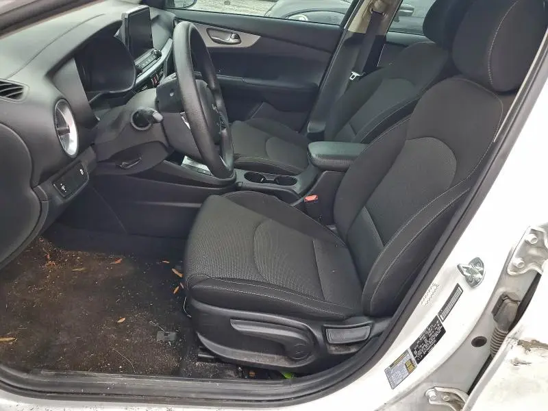 2023 KIA FORTE LX  