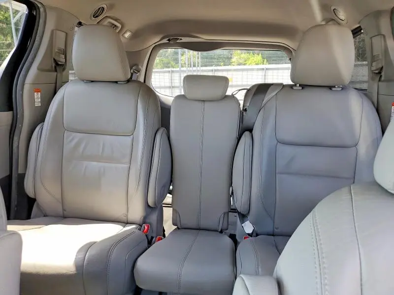 2016 TOYOTA SIENNA XLE 8-PASSENGER  
