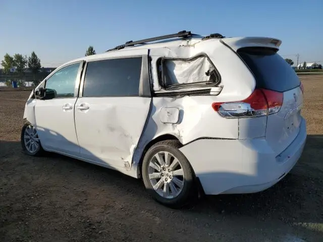 2013 TOYOTA SIENNA LE  