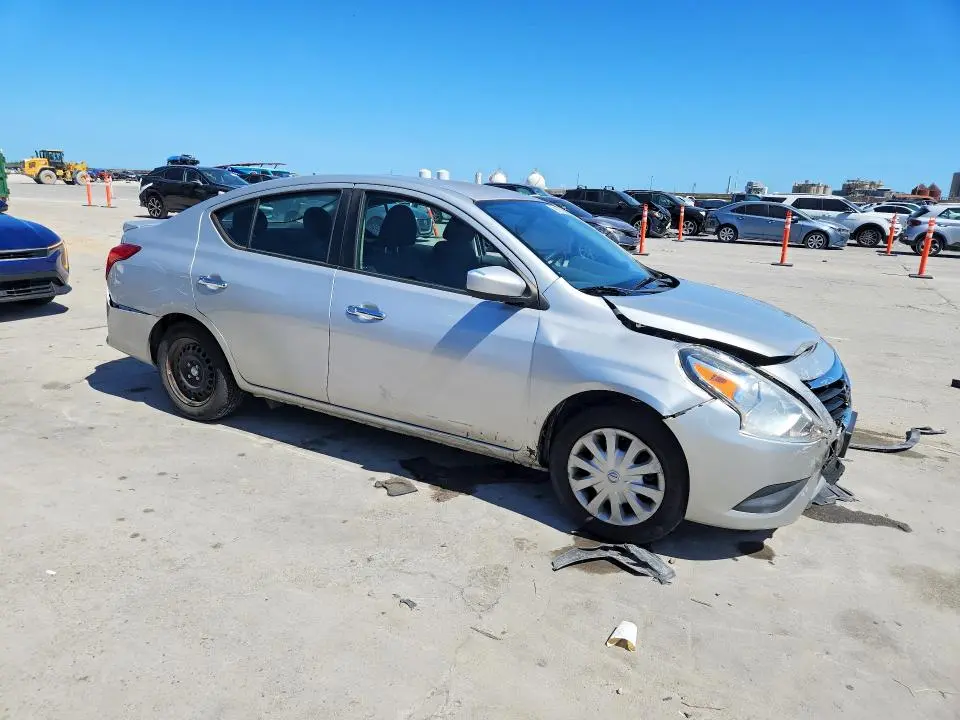 2018 NISSAN VERSA SV  