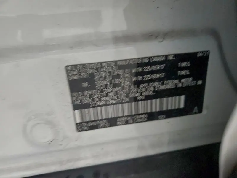 2021 TOYOTA RAV4 XLE  