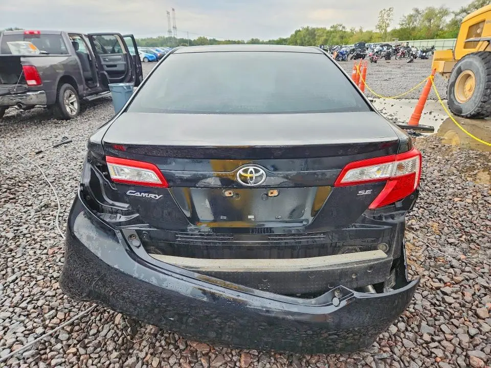 2014 TOYOTA CAMRY SE  