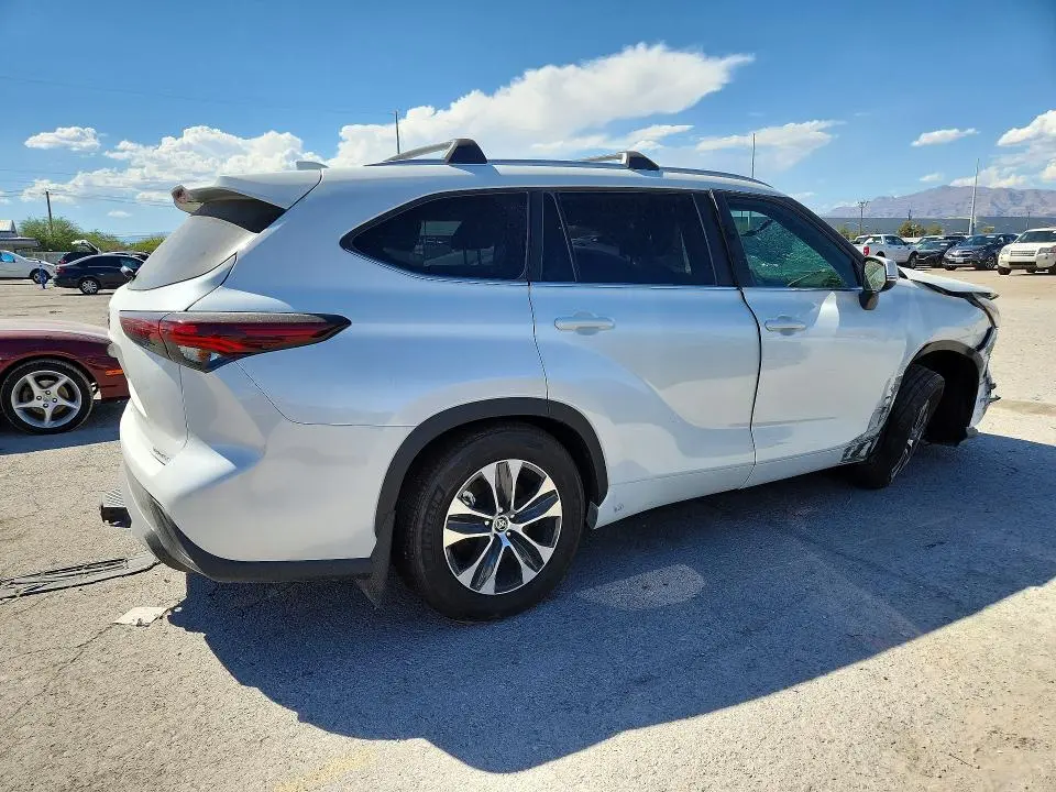 2026 TOYOTA HIGHLANDER XLE  
