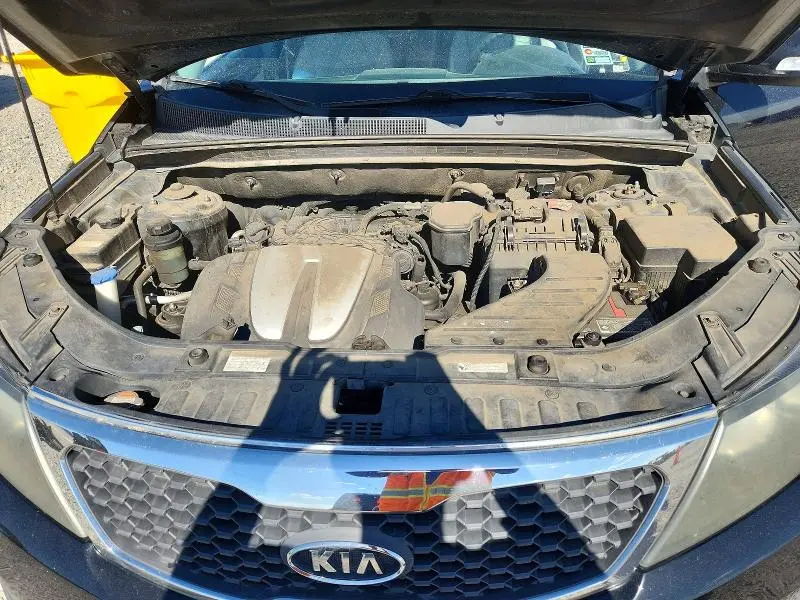 2011 KIA SORENTO LX  