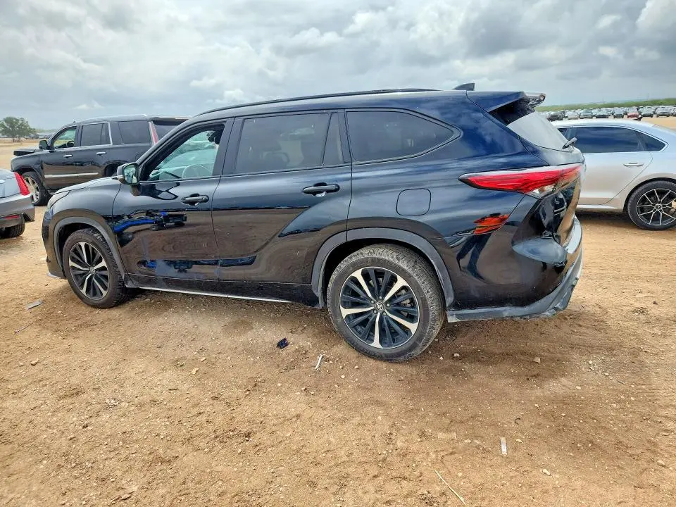 2021 TOYOTA HIGHLANDER XSE  