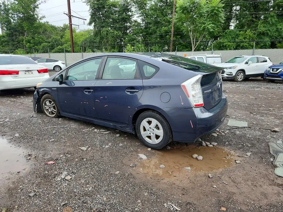 2010 TOYOTA PRIUS III  