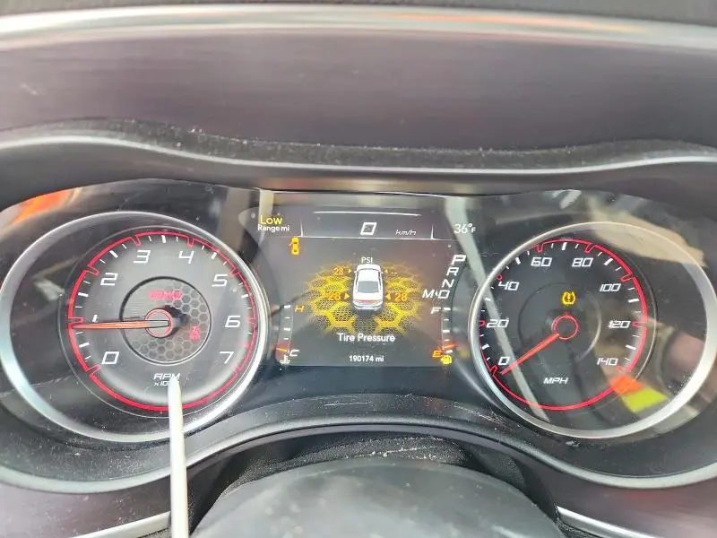 2015 DODGE CHARGER SE  