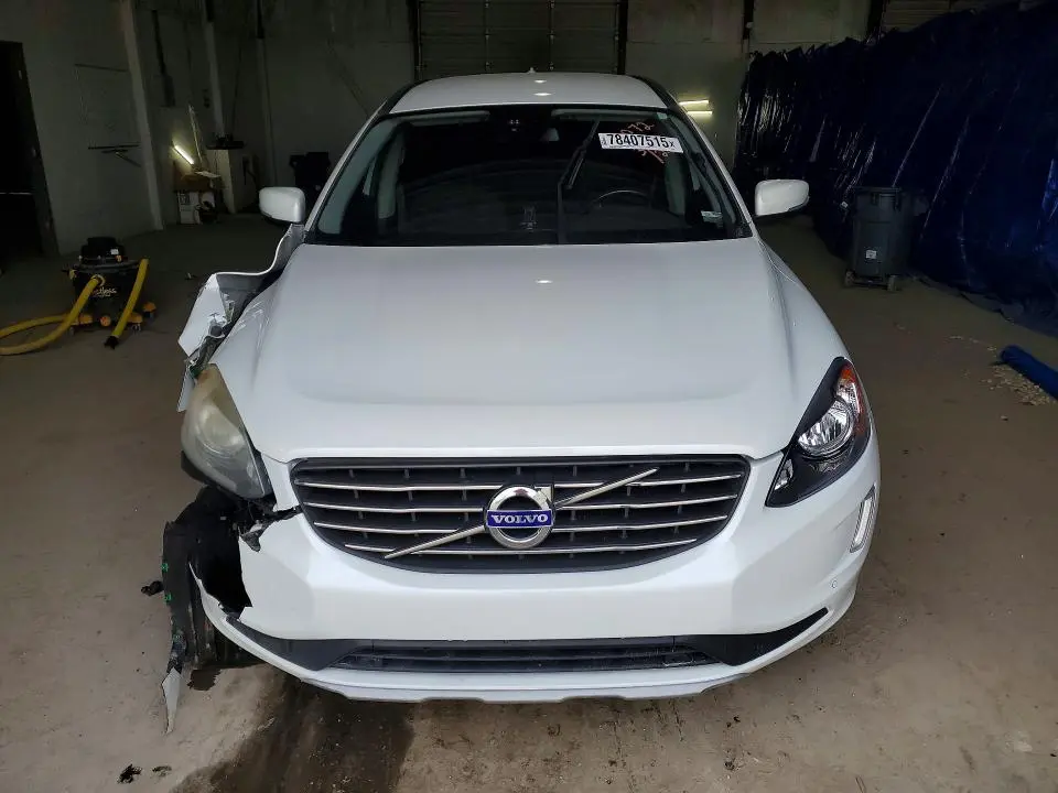 2017 VOLVO XC60 T5  