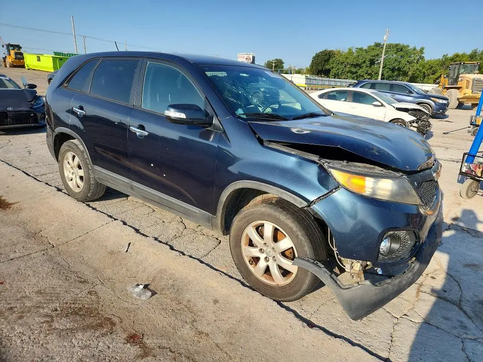2013 KIA SORENTO LX  