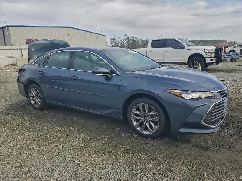 2022 TOYOTA AVALON XLE  