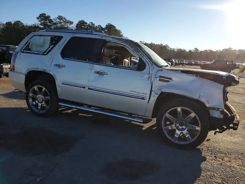 2011 CADILLAC ESCALADE LUXURY  