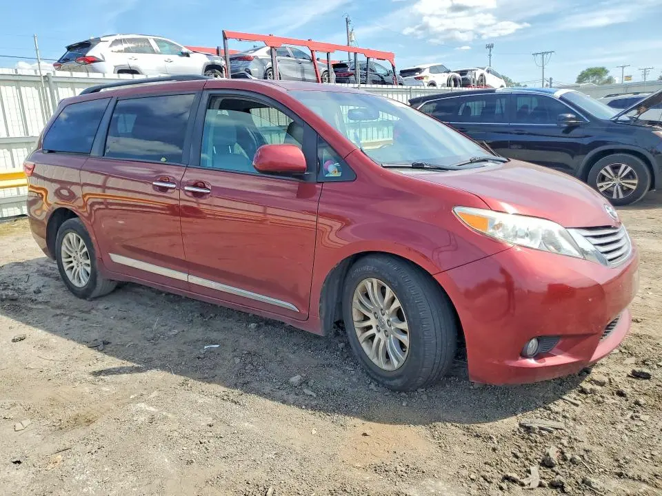 2015 TOYOTA SIENNA XLE 8-PASSENGER  