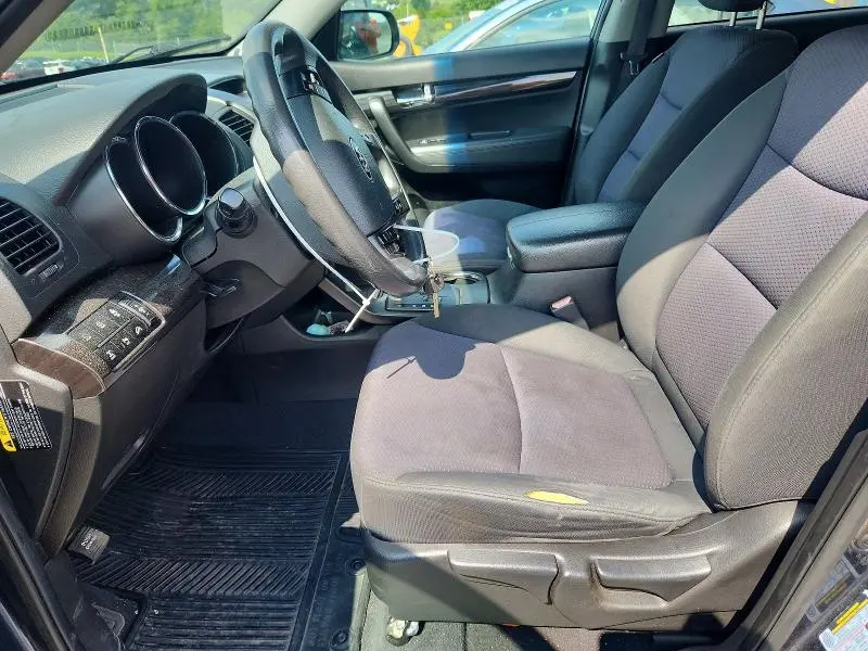 2011 KIA SORENTO LX  