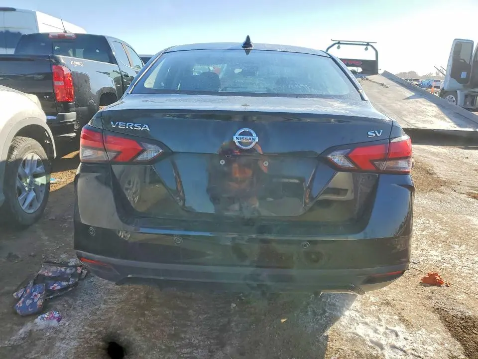 2021 NISSAN VERSA SV  