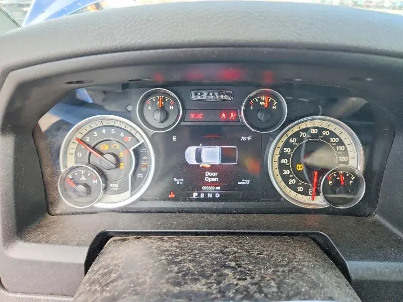2016 RAM 1500 SLT  