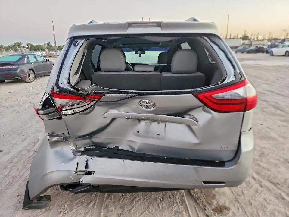 2020 TOYOTA SIENNA XLE 8-PASSENGER  