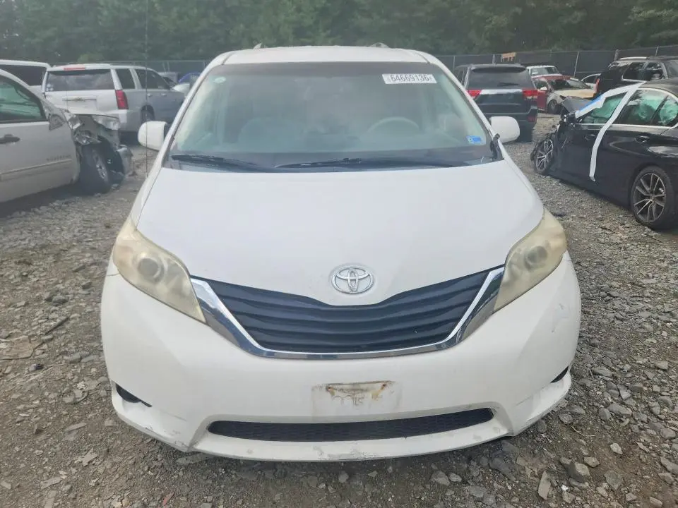 2011 TOYOTA SIENNA LE  