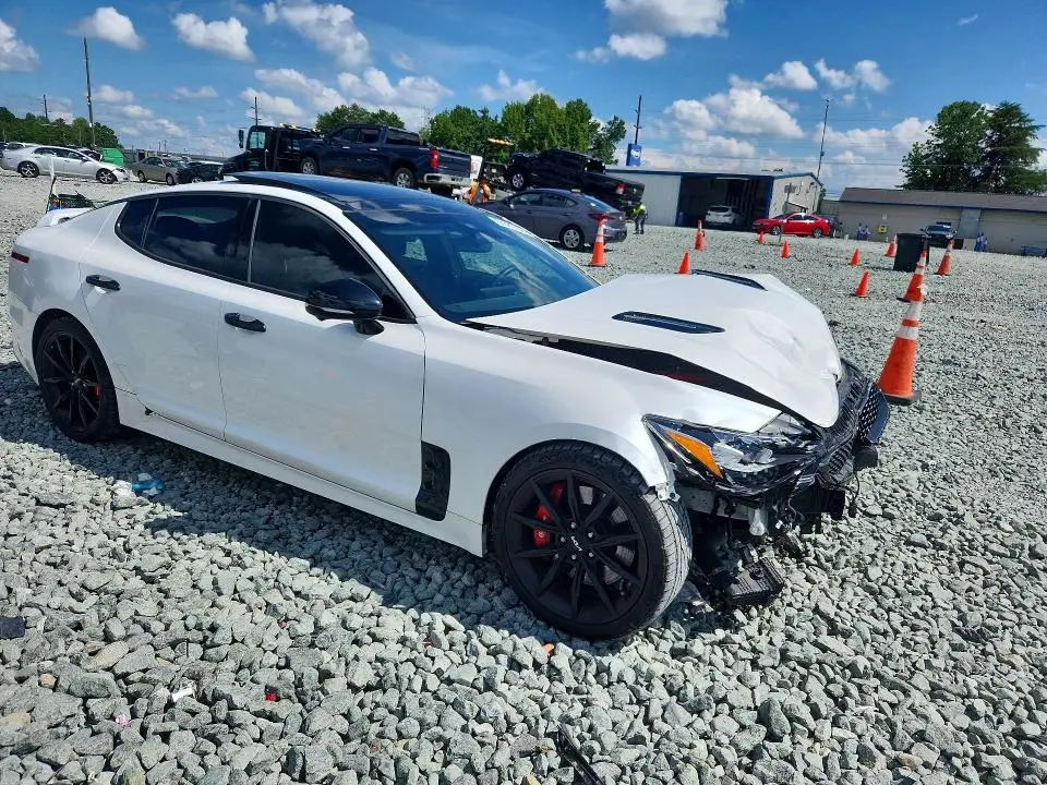 2022 KIA STINGER GT2  
