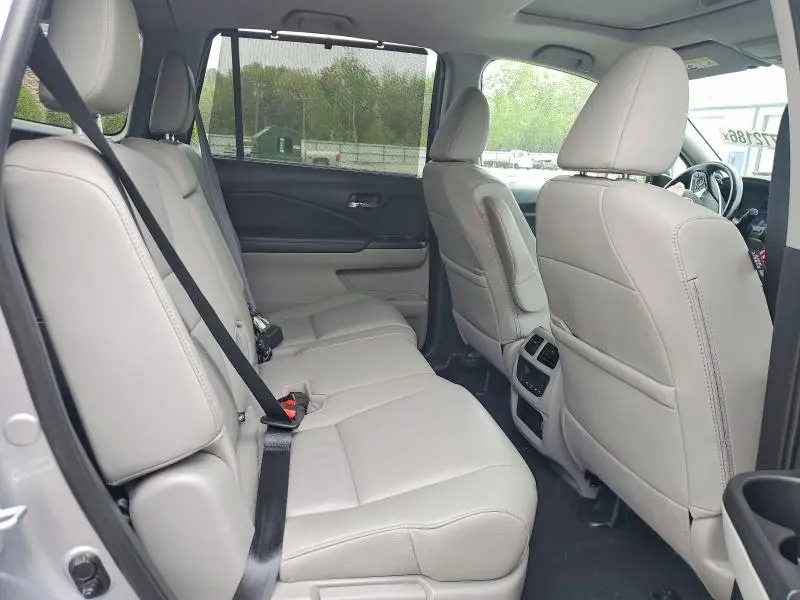 2021 HONDA PILOT SE  