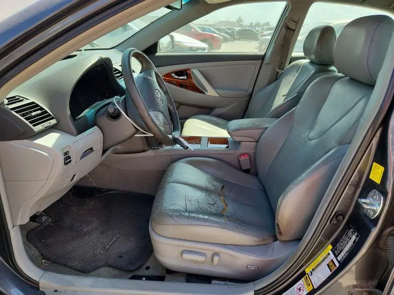 2011 TOYOTA CAMRY XLE V6  