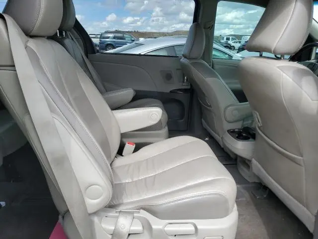 2013 TOYOTA SIENNA XLE