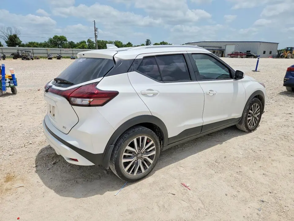 2024 NISSAN KICKS SV  