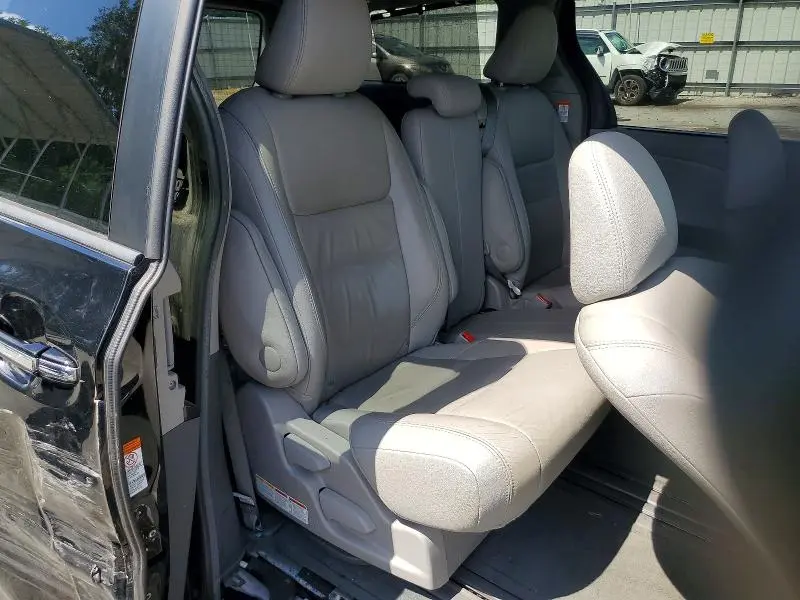 2016 TOYOTA SIENNA XLE 8-PASSENGER  