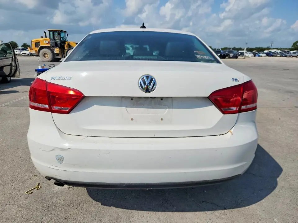 2015 VOLKSWAGEN PASSAT S  