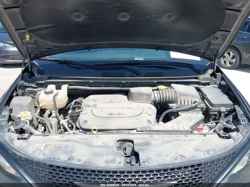 2022 CHRYSLER VOYAGER LX