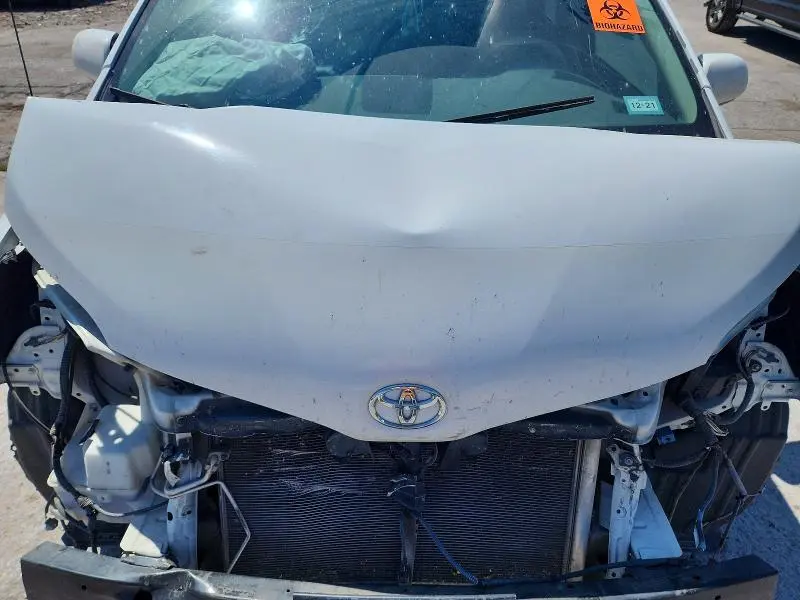 2014 TOYOTA SIENNA XLE 8-PASSENGER  