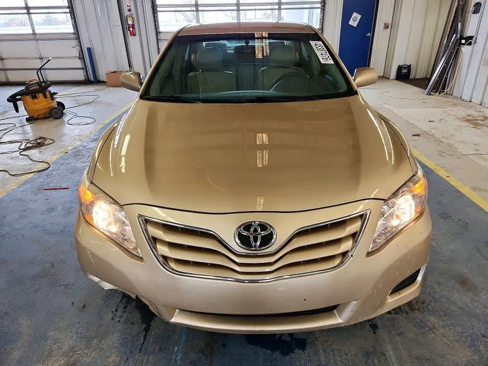 2011 TOYOTA CAMRY LE  