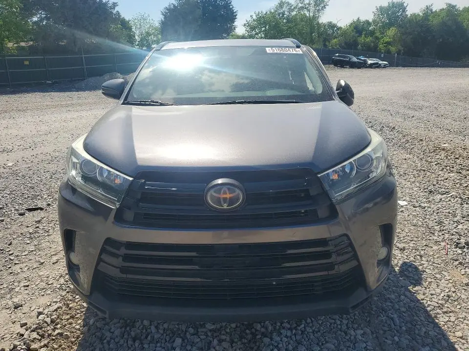 2017 TOYOTA HIGHLANDER SE  