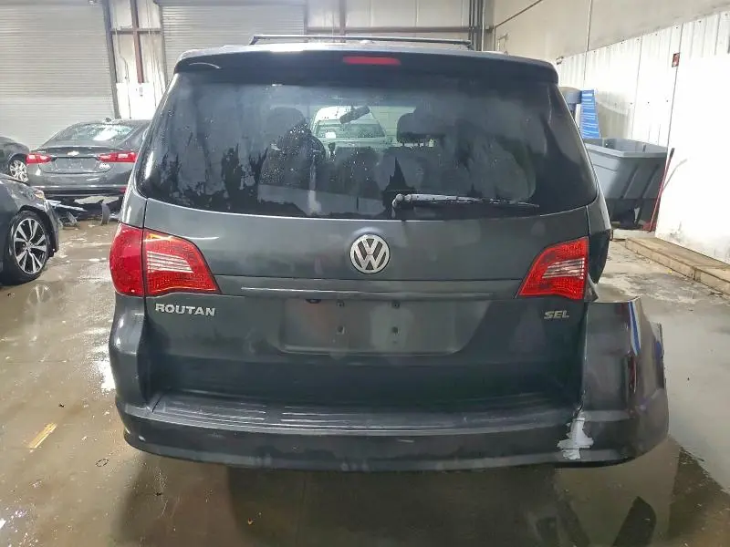 2011 VOLKSWAGEN ROUTAN SEL  